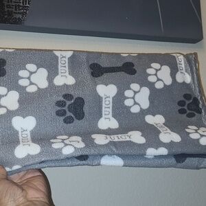 💕HP💕Juicy Couture Gray and White Microfiber Pet Towel